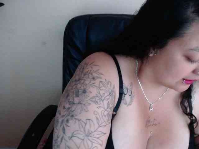 AvaCurvy webcam