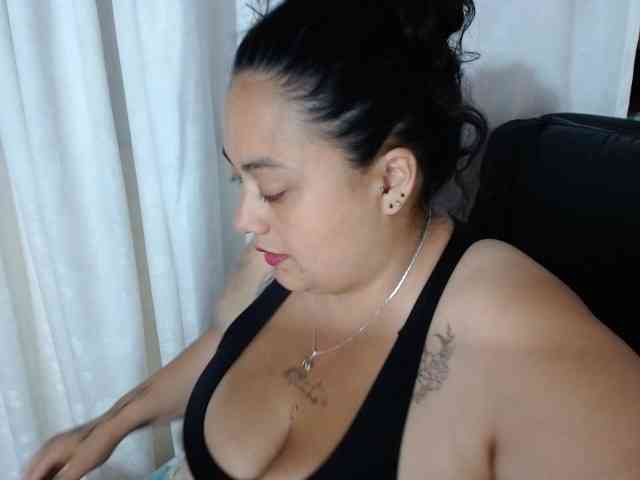 AvaCurvy webcam