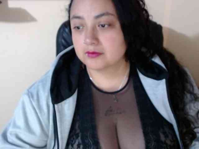 AvaCurvy webcam