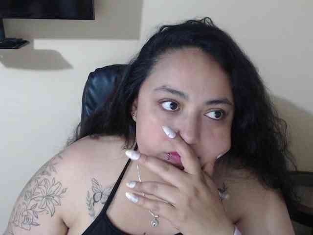 AvaCurvy webcam