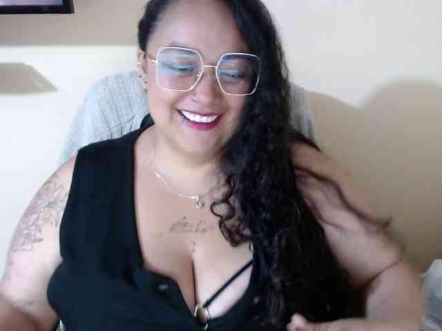 AvaCurvy webcam