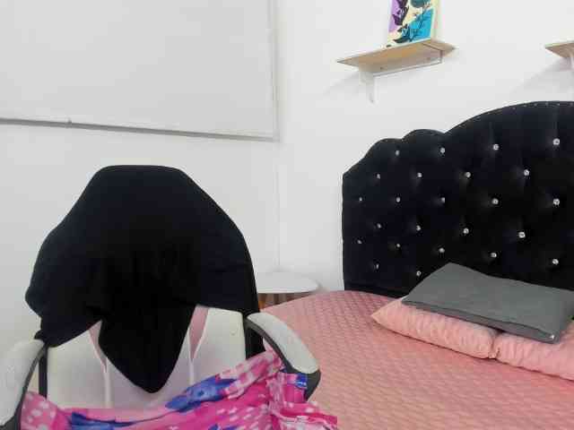 AvaCurvy webcam
