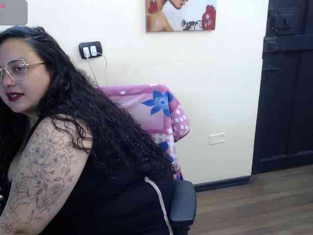 AvaCurvy webcam
