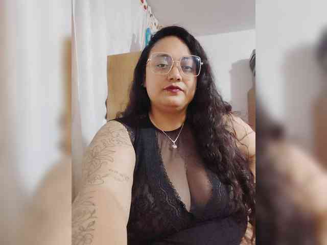 AvaCurvy webcam