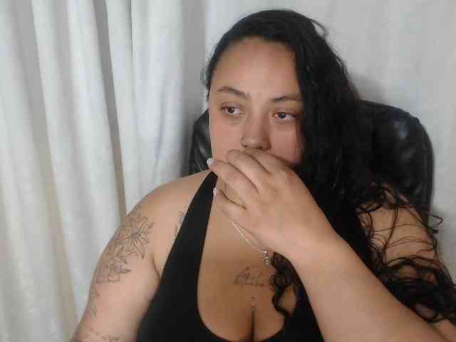 AvaCurvy webcam