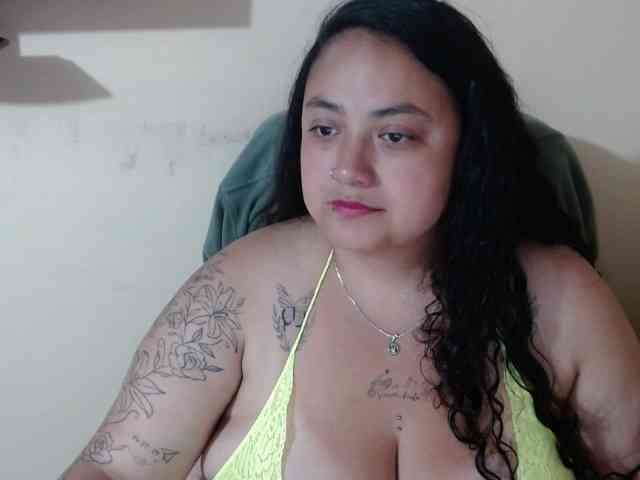 AvaCurvy webcam