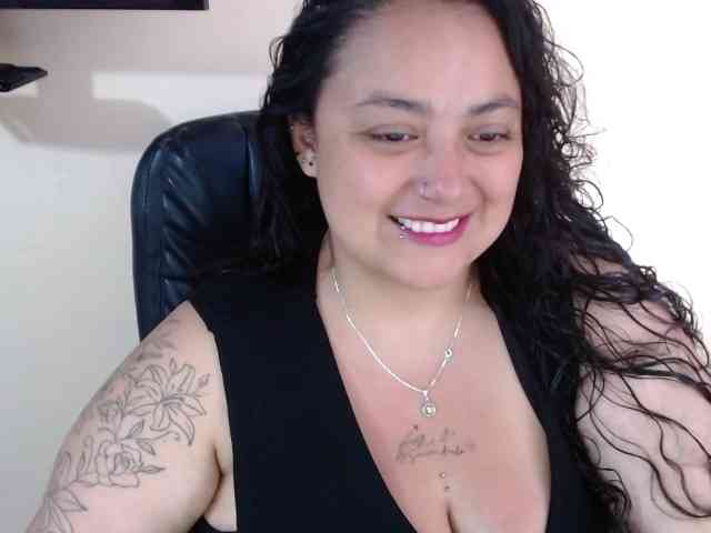 AvaCurvy webcam