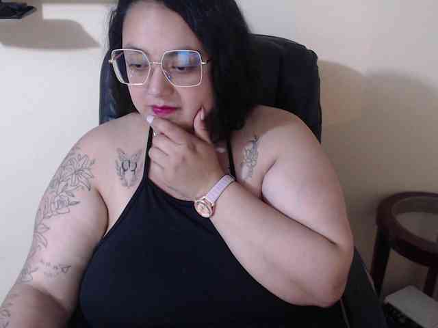 AvaCurvy webcam