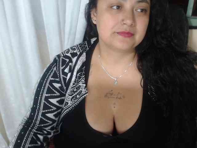 AvaCurvy webcam