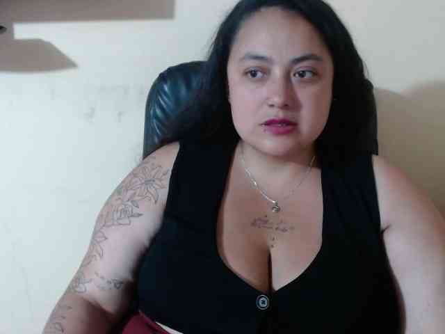 AvaCurvy webcam