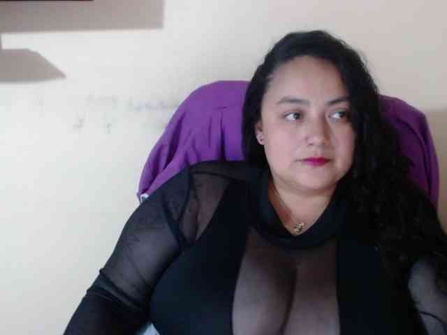 AvaCurvy webcam