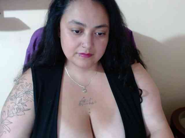 AvaCurvy webcam