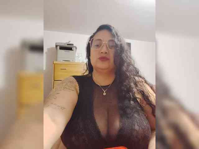 AvaCurvy webcam