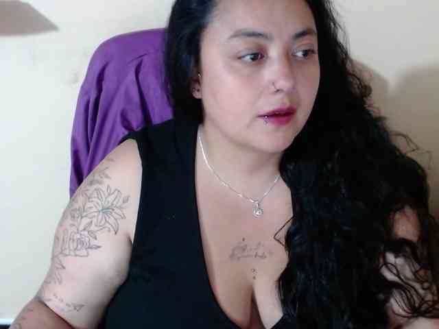 AvaCurvy webcam