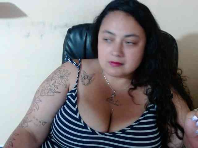 AvaCurvy webcam