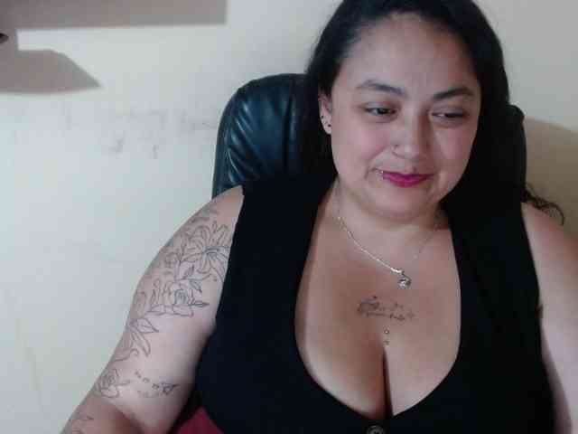 AvaCurvy webcam