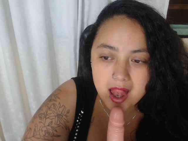 AvaCurvy webcam