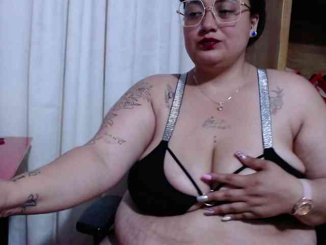 AvaCurvy webcam