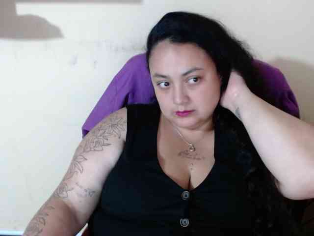 AvaCurvy webcam