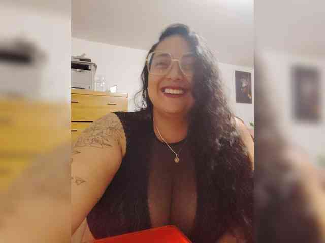 AvaCurvy webcam