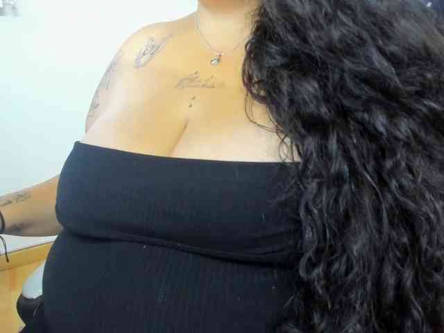 AvaCurvy webcam