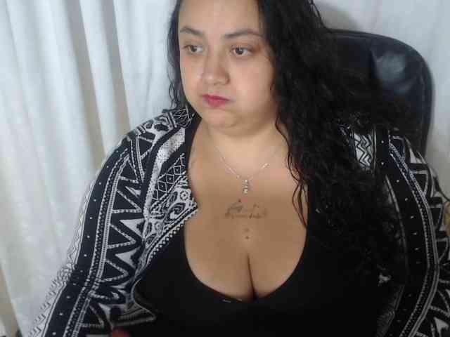 AvaCurvy webcam