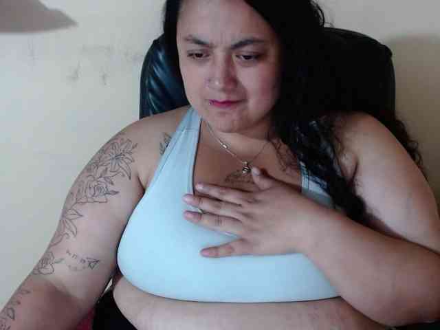 AvaCurvy webcam