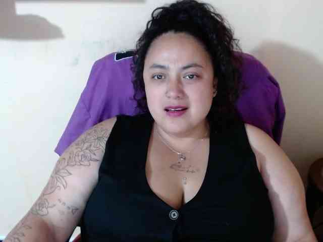 AvaCurvy webcam