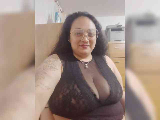 AvaCurvy webcam