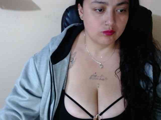 AvaCurvy webcam