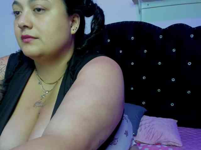 AvaCurvy webcam