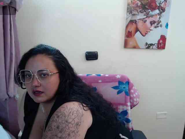AvaCurvy webcam