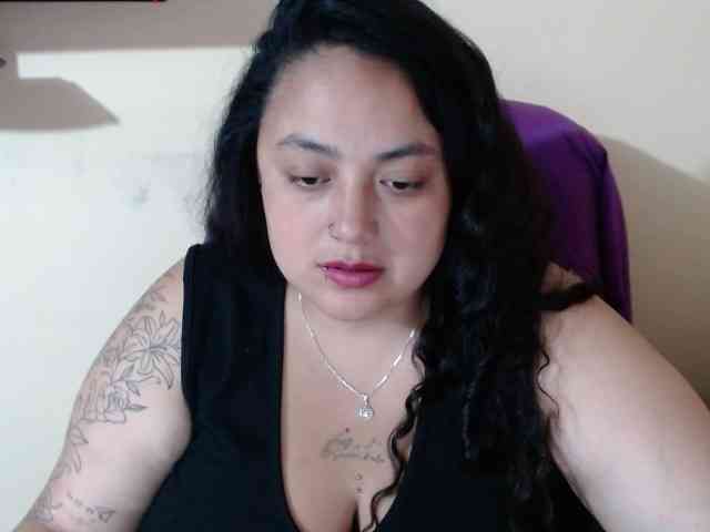 AvaCurvy webcam