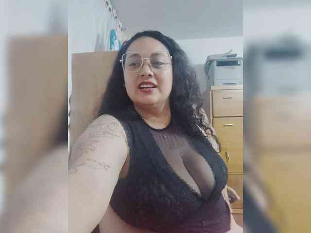 AvaCurvy webcam