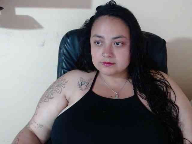 AvaCurvy webcam