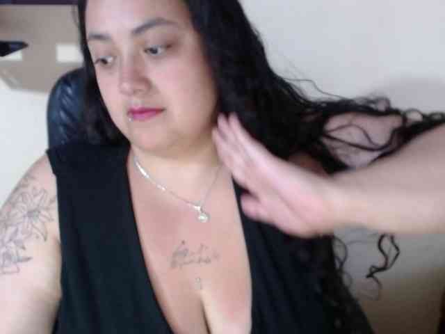 AvaCurvy webcam