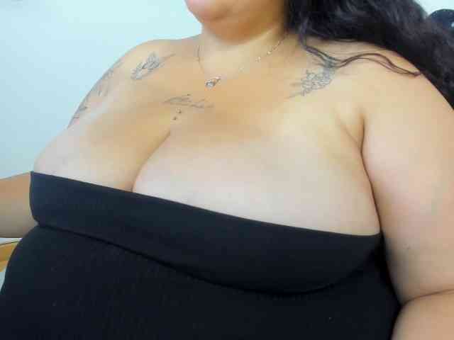 AvaCurvy webcam
