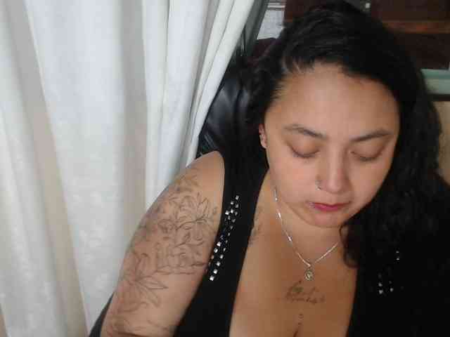 AvaCurvy webcam