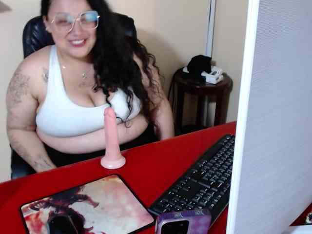 AvaCurvy webcam