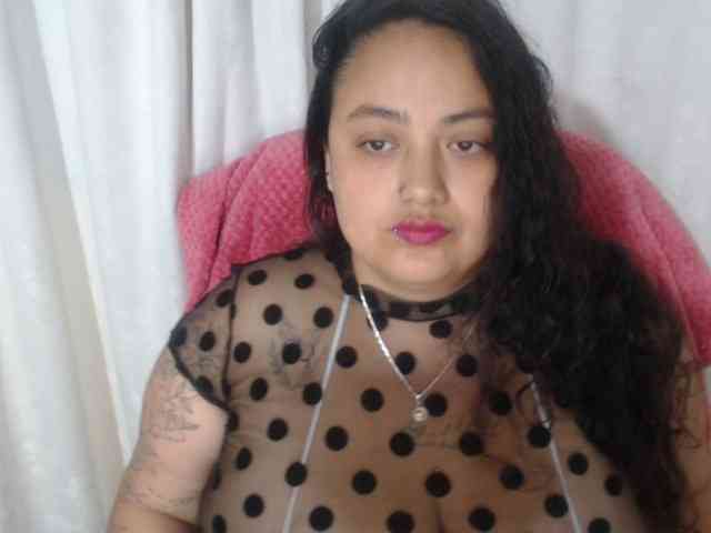 AvaCurvy webcam