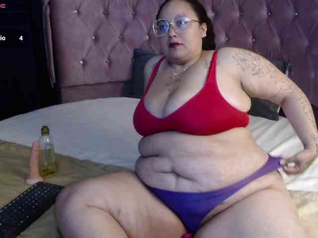 AvaCurvy webcam
