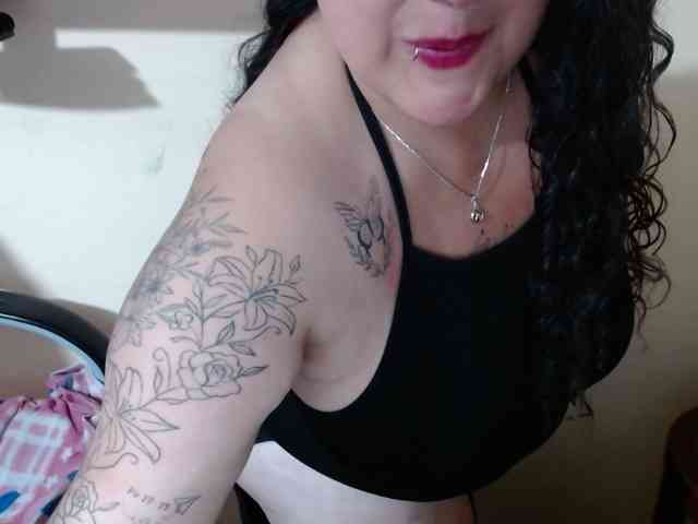 AvaCurvy webcam