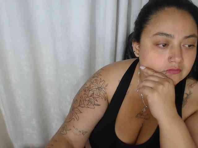 AvaCurvy webcam