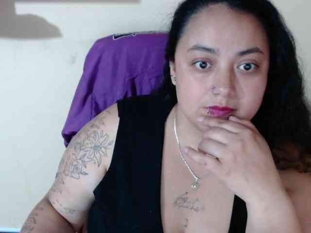 AvaCurvy webcam