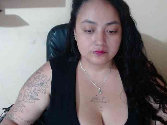 AvaCurvy webcam