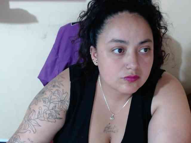 AvaCurvy webcam
