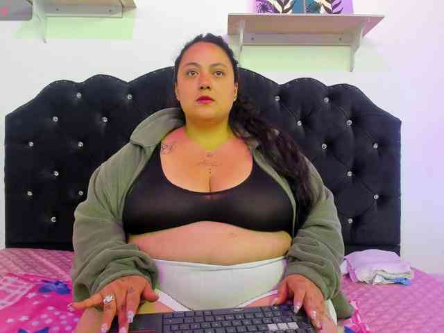 AvaCurvy webcam