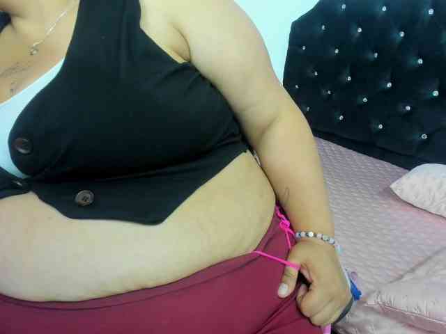 AvaCurvy webcam
