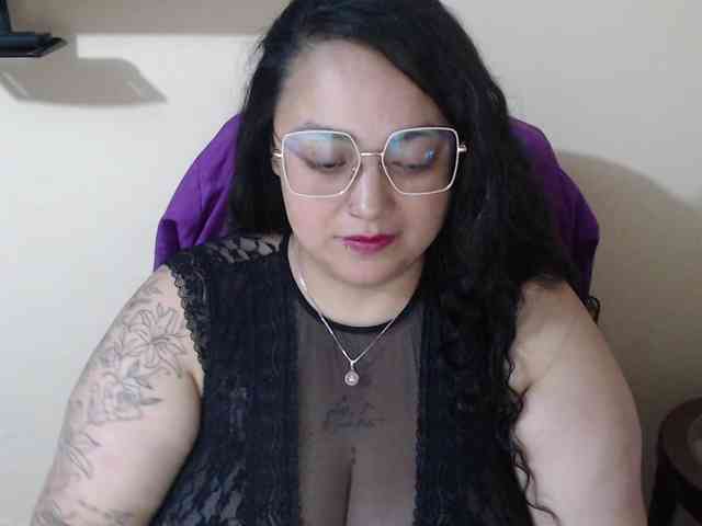 AvaCurvy webcam