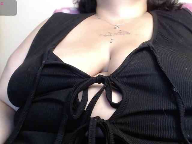 AvaCurvy webcam